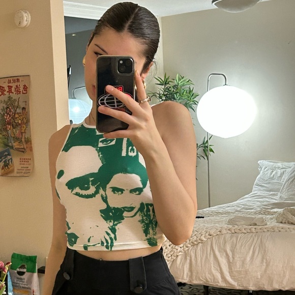 Green Face Graphic Crop - Picture 1 of 3